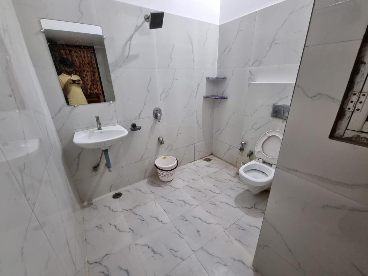Leela Homestay Jabalpur - Lily - 2 Bhk Luxury Appartment Extérieur photo