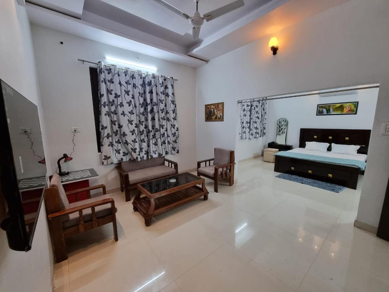 Leela Homestay Jabalpur - Lily - 2 Bhk Luxury Appartment Extérieur photo