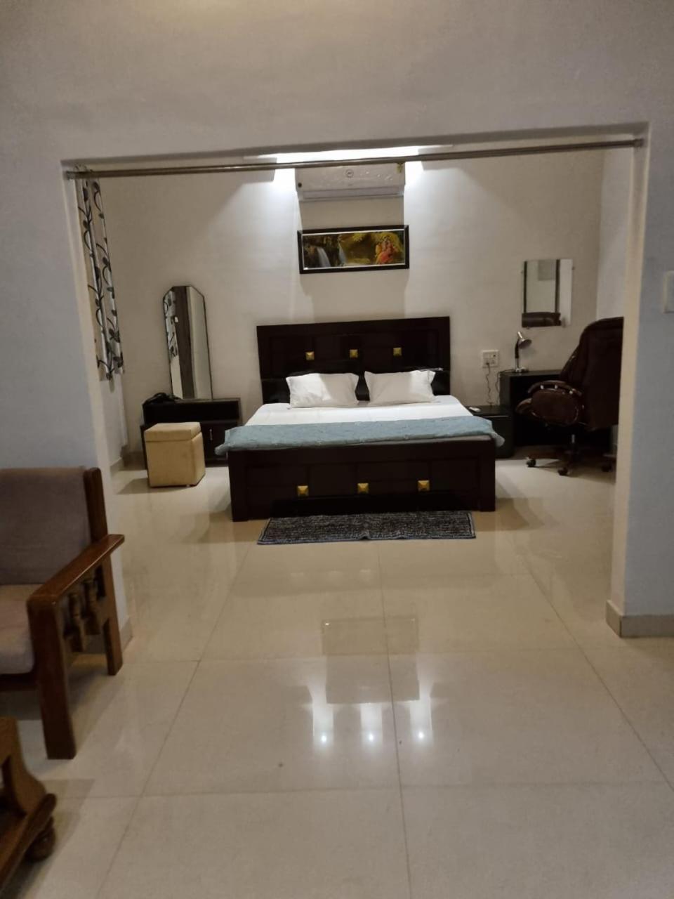 Leela Homestay Jabalpur - Lily - 2 Bhk Luxury Appartment Extérieur photo