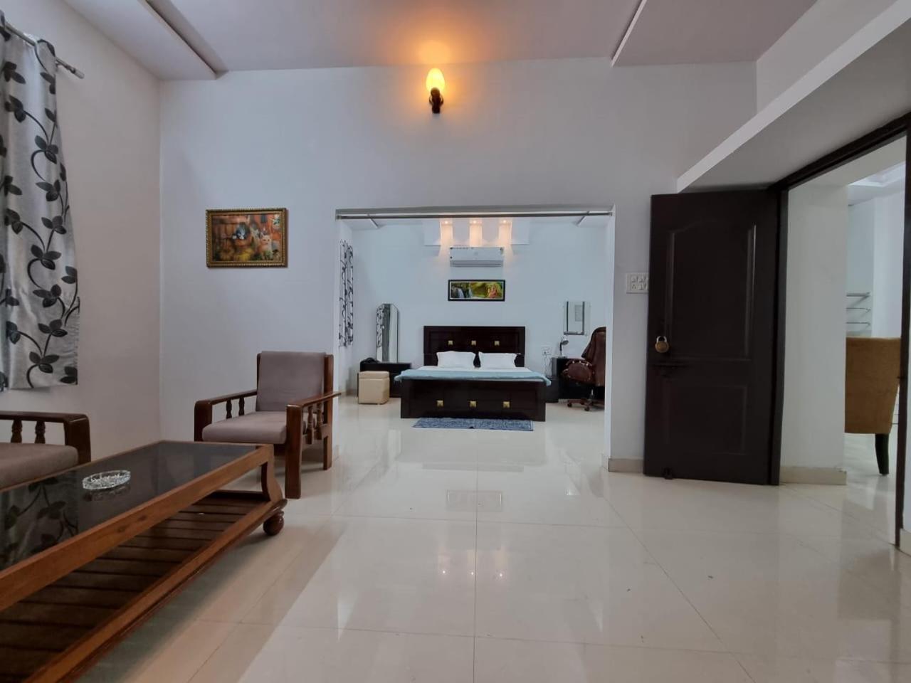 Leela Homestay Jabalpur - Lily - 2 Bhk Luxury Appartment Extérieur photo