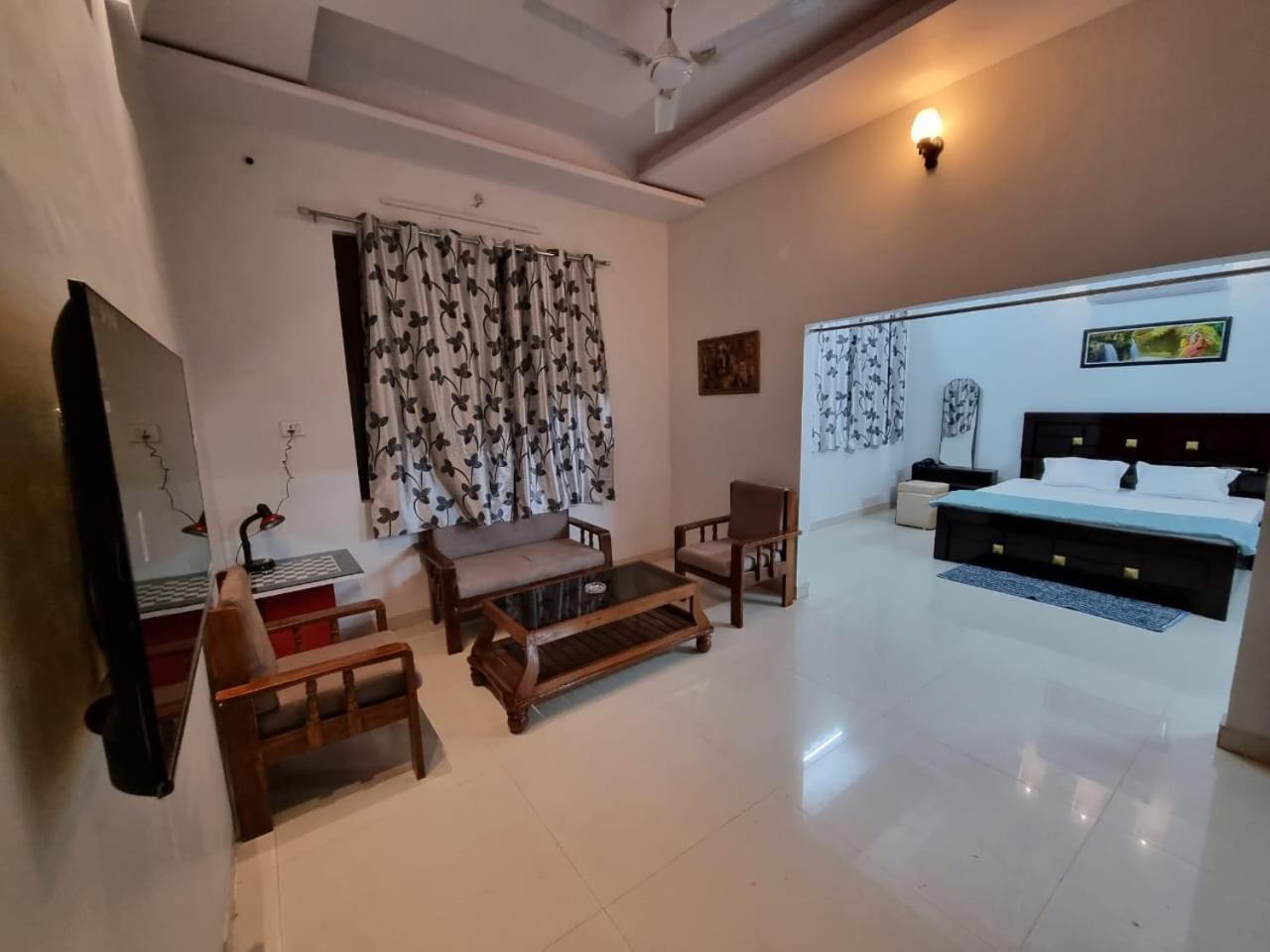 Leela Homestay Jabalpur - Lily - 2 Bhk Luxury Appartment Extérieur photo