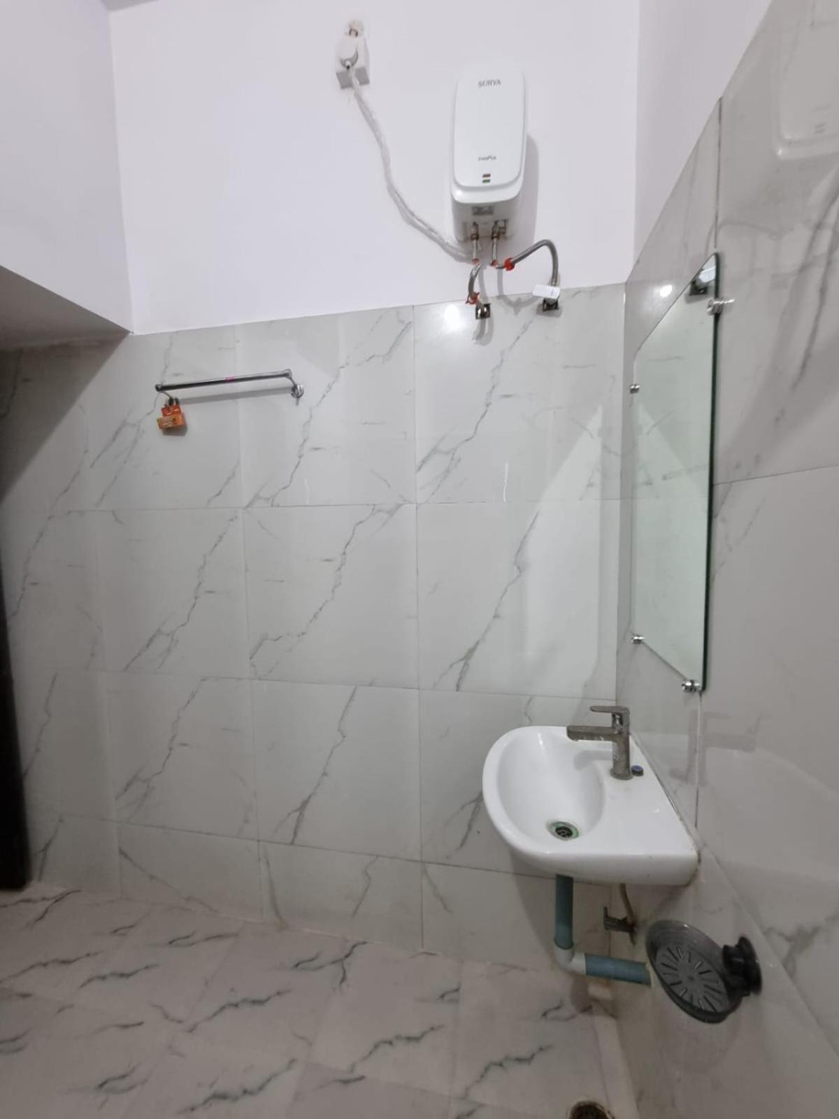 Leela Homestay Jabalpur - Lily - 2 Bhk Luxury Appartment Extérieur photo