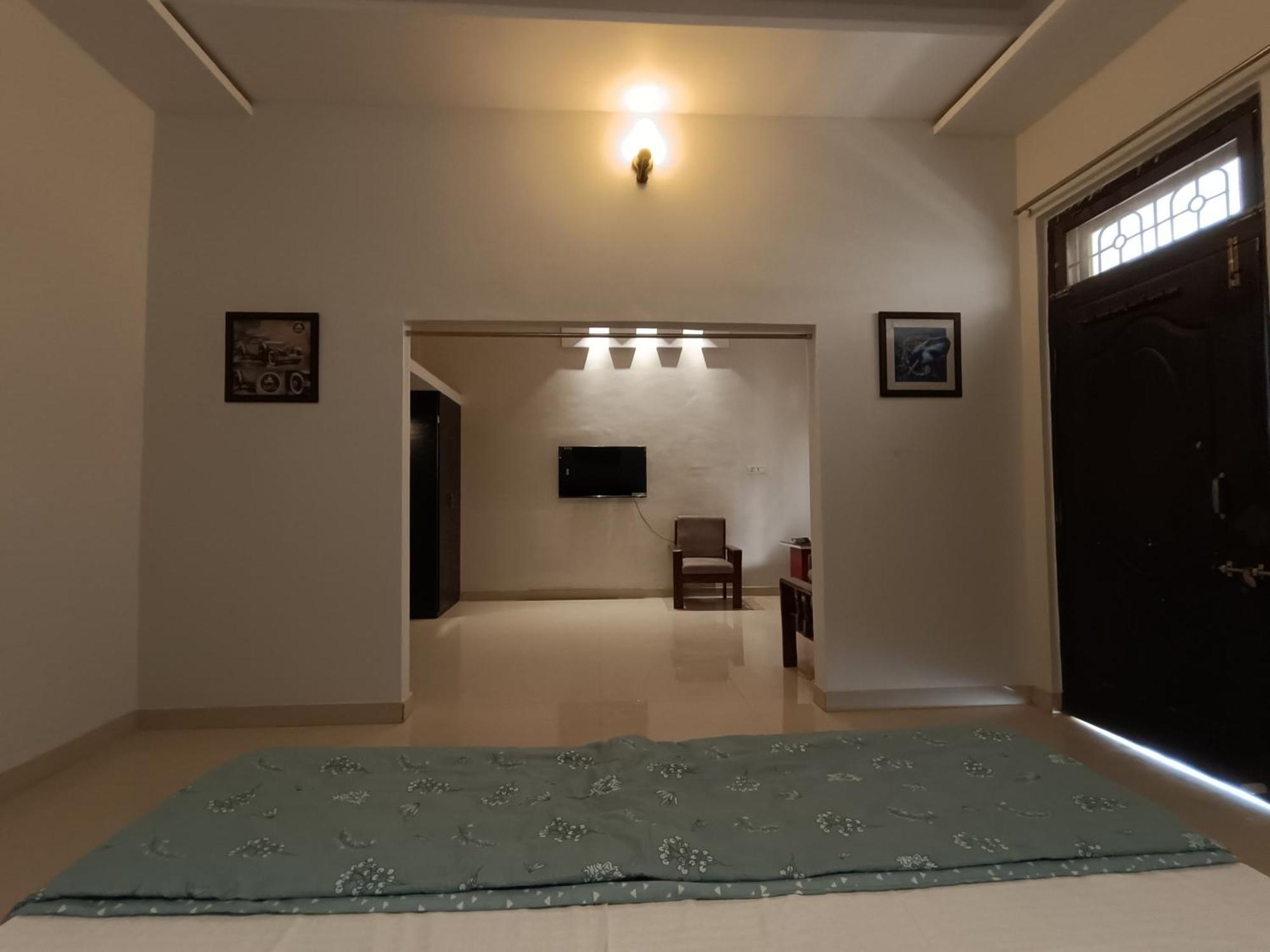Leela Homestay Jabalpur - Lily - 2 Bhk Luxury Appartment Extérieur photo