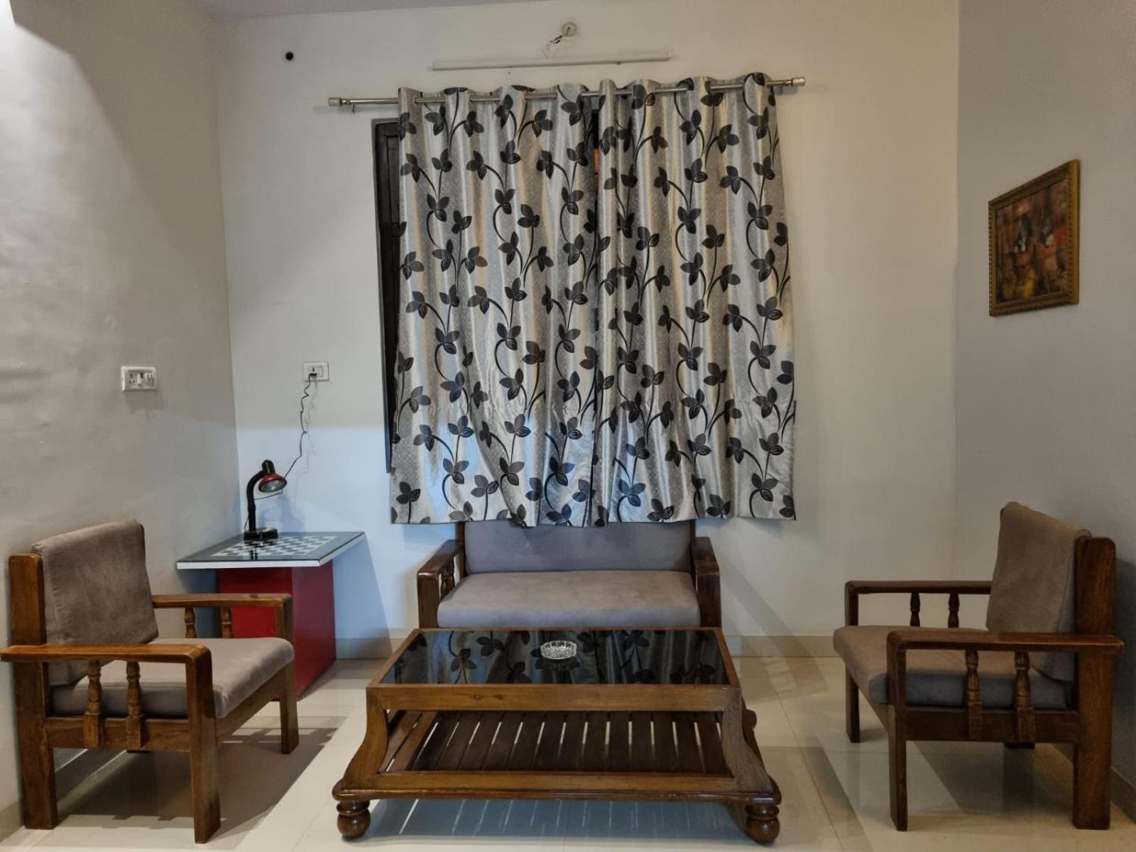 Leela Homestay Jabalpur - Lily - 2 Bhk Luxury Appartment Extérieur photo