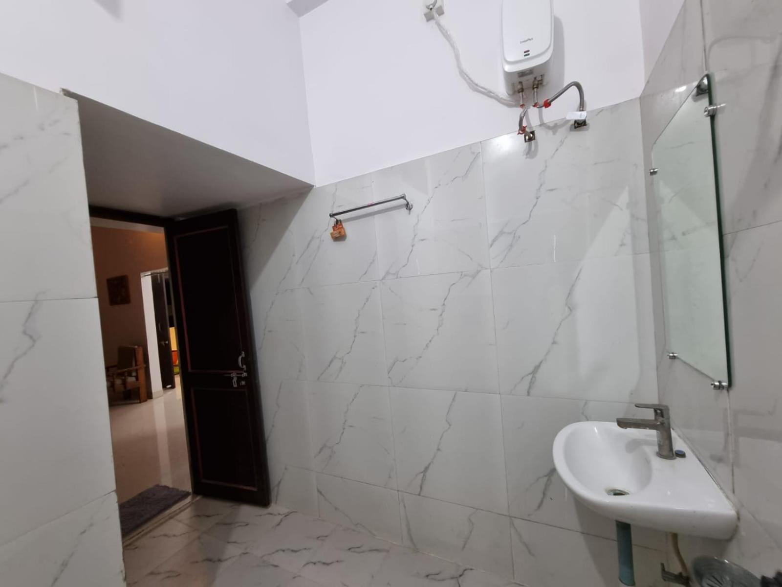 Leela Homestay Jabalpur - Lily - 2 Bhk Luxury Appartment Extérieur photo
